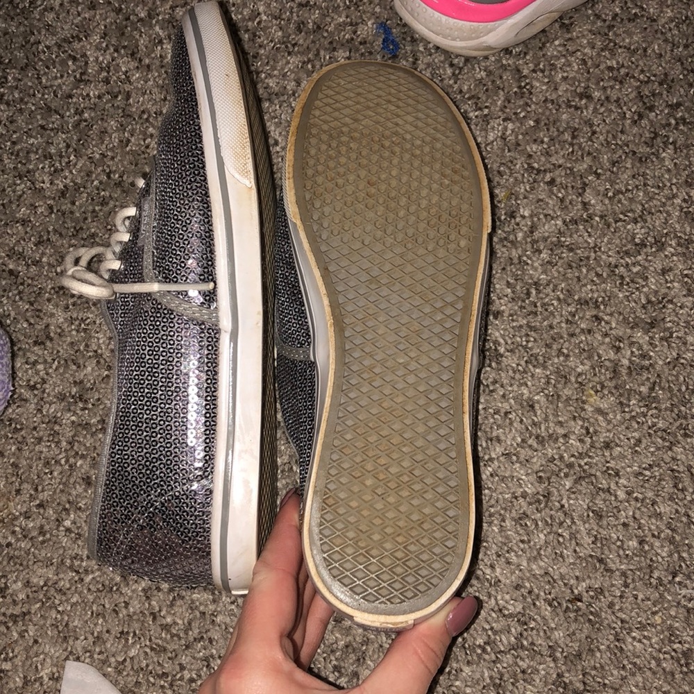Vans - Picture 2 of 2